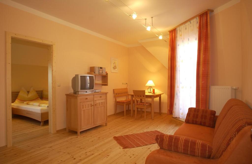 Hotel Garni Huegellandhof Neuhaus am Klausenbach Pokoj fotografie